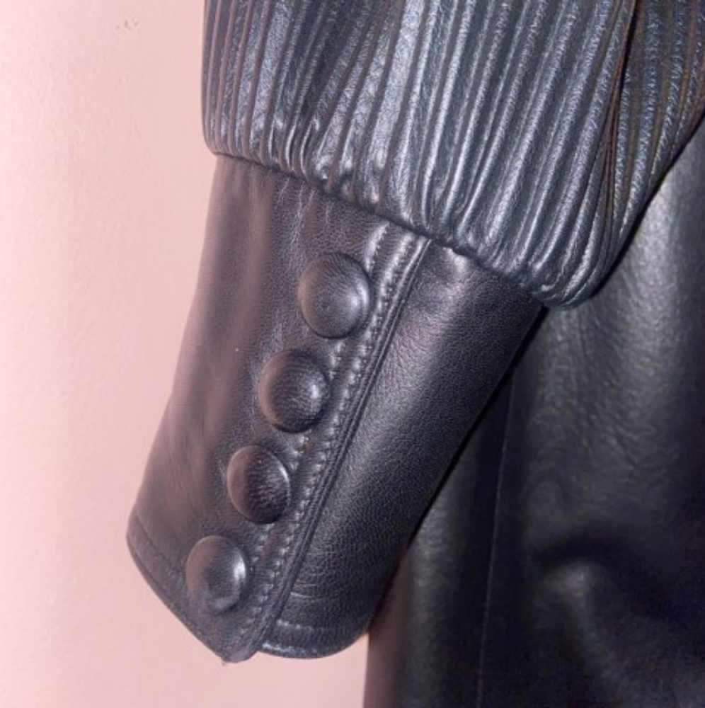 Make Me An offer !Vntage Black Custom Leather & Fox Real Fur - Picture 2 of 6